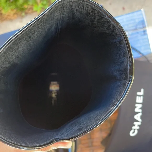 SOLD!!!! Authentic Chanel Interlocking CC Patent Leather Boots Size 37 C - Picture 13 of 15